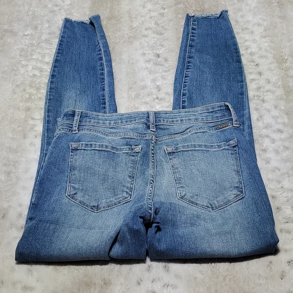 KanCan Lighter Wash Distressed Skinny Jeans w Frayed Hem Size 26 Waist 26.5 In - Picture 6 of 7